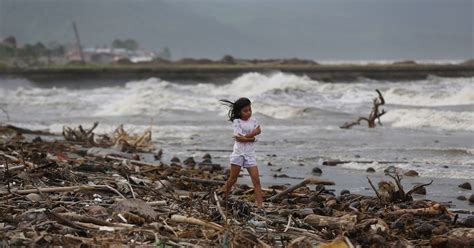 Powerful typhoon slams into eastern Philippines