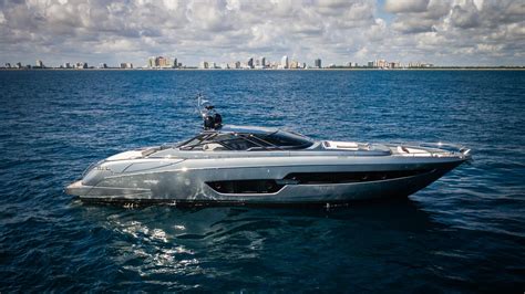 2017 Riva 88' Florida Moteur Bateau à Vendre - www.yachtworld.fr