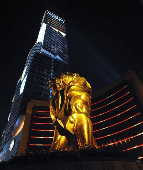 Macau-Based MGM and Sands Casinos Cleared of Smoking Law Violations