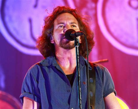 Eddie Vedder throws first pitch at Cubs game, sings "Take Me Out to the Ballgame" | Salon.com