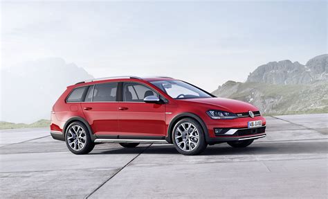 New Volkswagen Golf Alltrack Revealed: Powerful Engines and Offroad ...