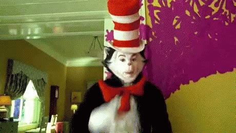 Cat In The Hat Dr Seuss GIF - Cat In The Hat Dr Seuss Girl - GIF हरू भेट्टाउनुहोस् र सेयर गर्नुहोस्