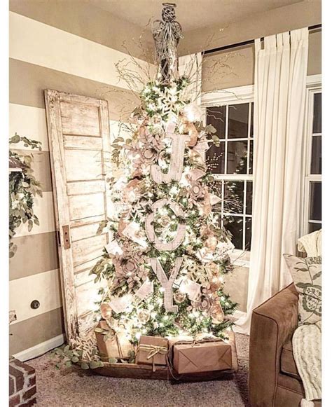 Incredible Rustic Farmhouse Christmas Decoration Ideas 55 ...