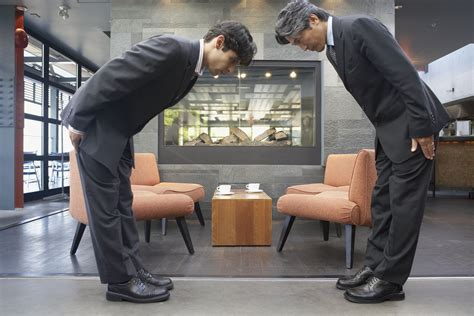 When to Bow in Japan: A Guide to Bowing Etiquette