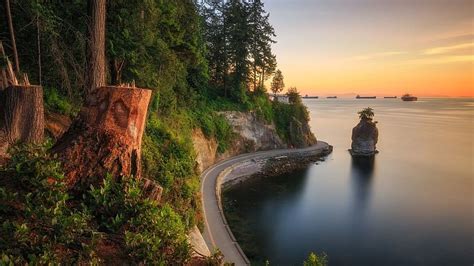 Stanley Park, Siwash Rock, Vancouver, British Columbia, sea, trees ...