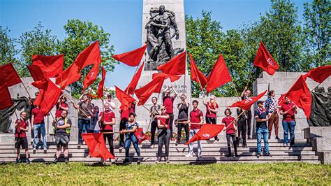 Anti-fascists in Austria commemorate anniversary of Mauthausen ...