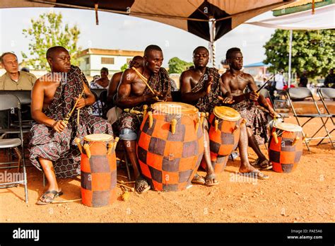 GHANA - MARCH 3, 2012: Unindentified Ghanaian local musicians make the traditional African ...