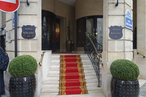 Pierre Gagnaire 6 Rue Balzac, Paris 7e Paris, 75008/France +33158361250 averige price 350 ...