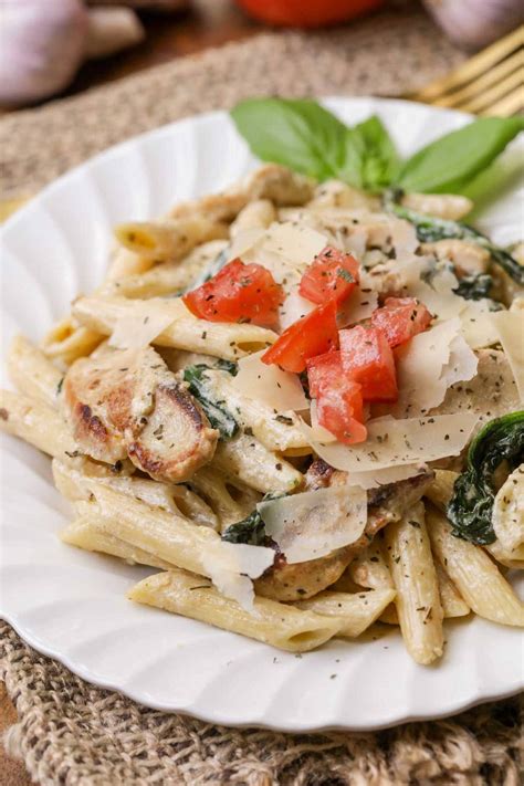 Chicken Florentine Pasta {Family Favorite } | Lil' Luna