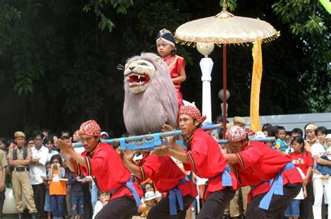 Mengulik Sejarah Sisingaan, Kesenian Buhun dari Subang - bandungmu.com