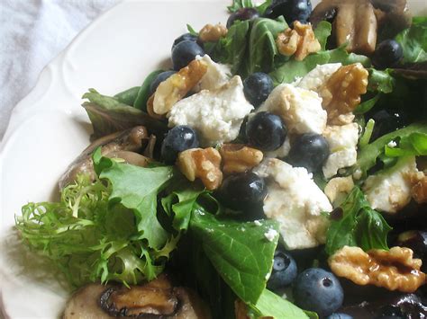 Blueberry and Goat Cheese Salad with Mushrooms | Lisa's Kitchen ...