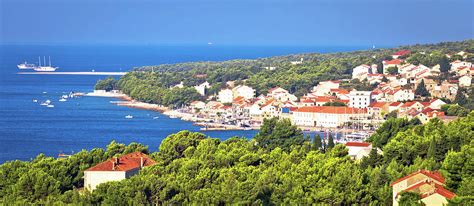 Bol on Brac island. Panoramic view od Bol and Zlatni Rat beach ...