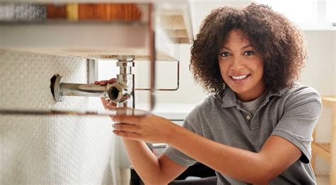 Why and How Should You Hire Women Plumbers - Workiz