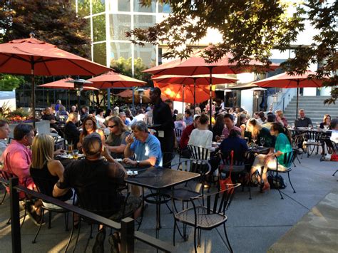 Outdoor Seating Bellevue | Local Restaurants, Bars & Eateries