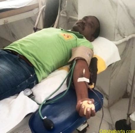 108 ambulance crew donates blood to 50-year-old woman