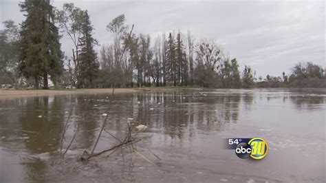 Reedley RV park evacuated as Kings River rises - ABC30 Fresno