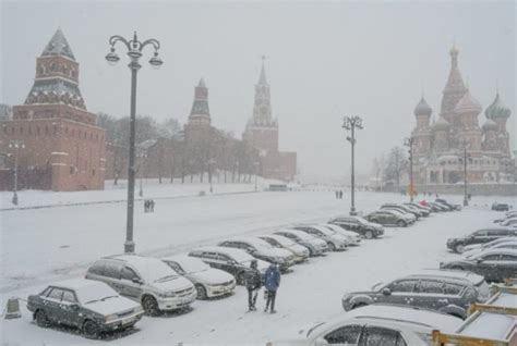 Record-breaking snowfall cloaks Moscow | Inquirer News