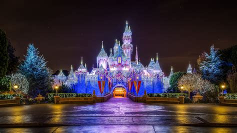 Khám phá christmas decorations disney world tại khu vực giải trí của Disney World