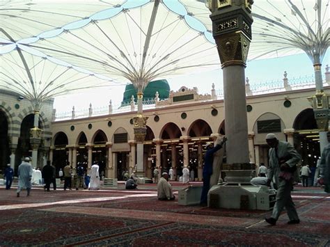 Islamic Mosques,Islamic Historical Mosques: Inside Madina Mosque