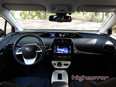 toyota-prius-interior-4