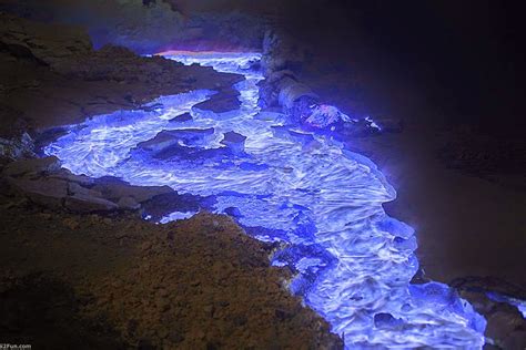 Blue Lava from Indonesia's Kawah Ijen Volcano | Vulkane, Naturbilder ...