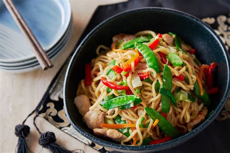 Best Chicken Chow Mein Recipe (炒面)