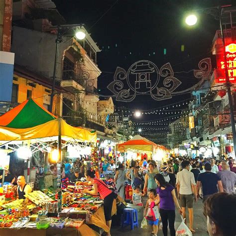 Hanoi night market: all you need to know before visiting