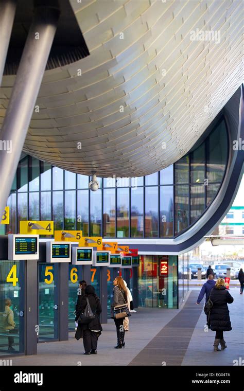 The bus station, Slough town centre Stock Photo - Alamy