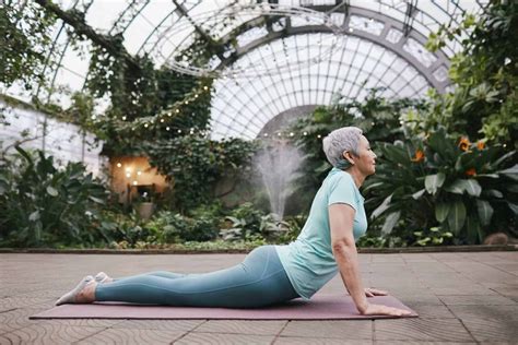 Flexibility Exercises Benefits for Seniors: 12 Life Long Gains