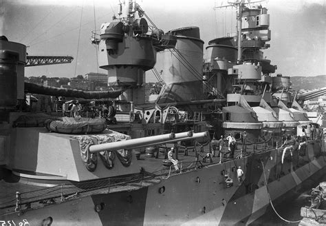 [2200x1524] Detail of the Italian battleship Roma : r/WarshipPorn