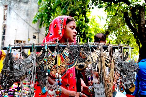 Shopping In Delhi: Sarojini Market