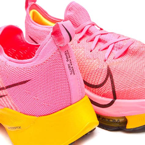 Nike Air Zoom Tempo NEXT% Hyper Pink & Black | END. (CN)