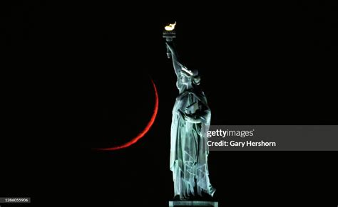 The moon sets behind the Statue of Liberty on November 16, 2020 in... News Photo - Getty Images