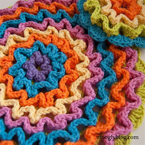 Ravelry: Wiggle It Crochet Trivet and Dishcloth Set pattern by Tamara Kelly