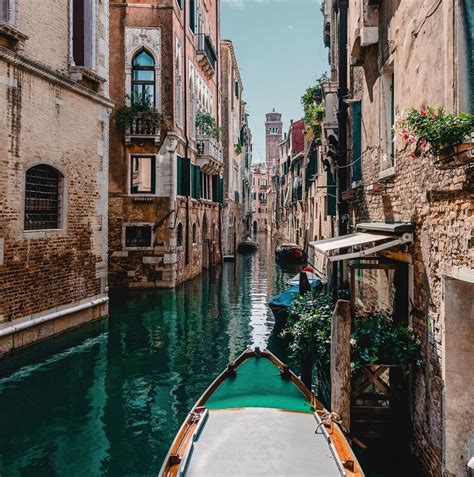 Waters in Venice Canals Turn Crystal Clear Because of Coronavirus Lockdown