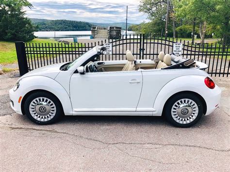 2013 Volkswagen Beetle Convertible Candy White w/ Beige Leatherette 2.5L 5 Cylinder This ...