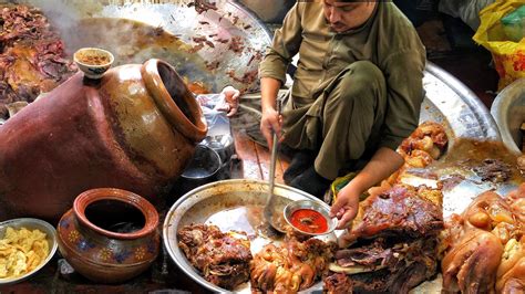 World Famous breakfast of Peshawar Street Food 🥘 || Khan Zameer Khan Bone Siri paye 🦴Peshawar ...