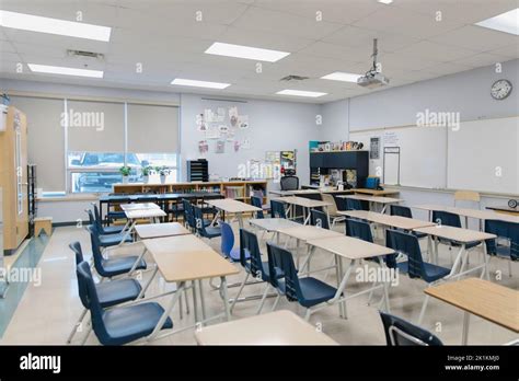 Empty high school classroom hi-res stock photography and images - Alamy