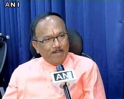 Goa Poll Results: Goa CM Laxmikant Parsekar submits resignation to ...