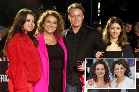 Nadia Sawalha Sisters - Nadia Sawalha's sister posts cryptic tweet about 'freedom ... / 745 x ...