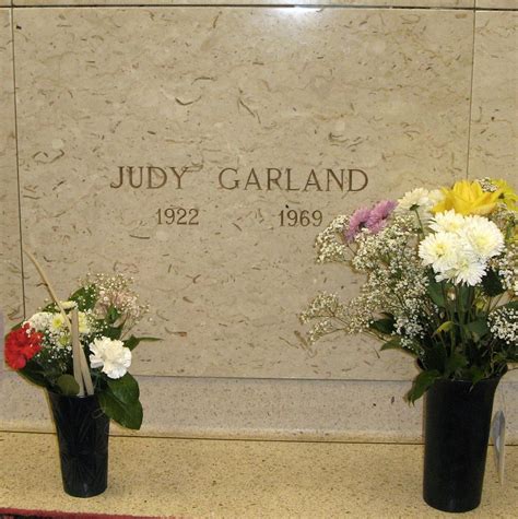 judy garland grave | Judy Garland "Dorothy" in Harstdale, NY | Judy ...