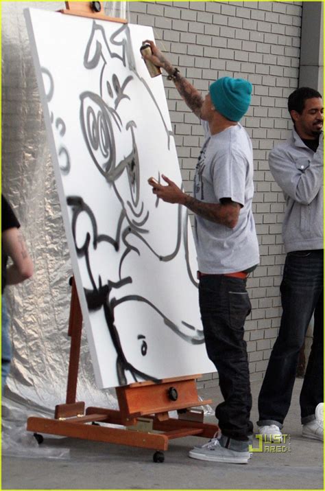 Chris Brown: Graffiti Guy: Photo 2514444 | 00 Photos | Just Jared ...