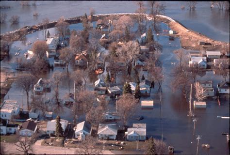 1997 Flood Photographs Set 5: Floods & Blizzards Unit 7 North Dakota History Primary Sources ...