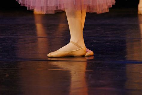 ᐉ Do You Know What is Glissade in Ballet? Learn How to Do it Correctly