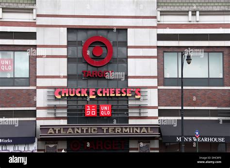 Atlantic Terminal Shopping Mall in New York Stock Photo - Alamy