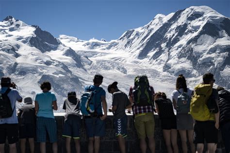 Strong winter tourism season expected in Switzerland - SWI swissinfo.ch