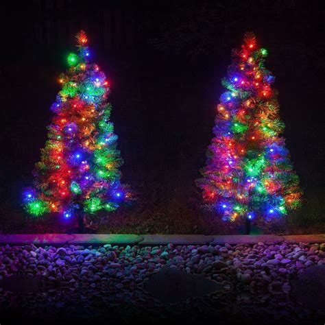 22 Best Outdoor Christmas Tree Decorations and Designs for 2017