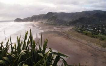 Karekare Beach / North Island / New Zealand // World Beach Guide