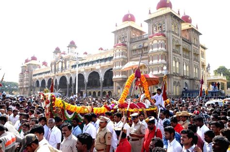 Last rites of Mysore scion Srikantadatta Narasimharaja Wodeyar being performed at Mysore Palace