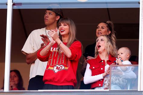 Taylor Swift and Brittany Mahomes Dance Together in Suite